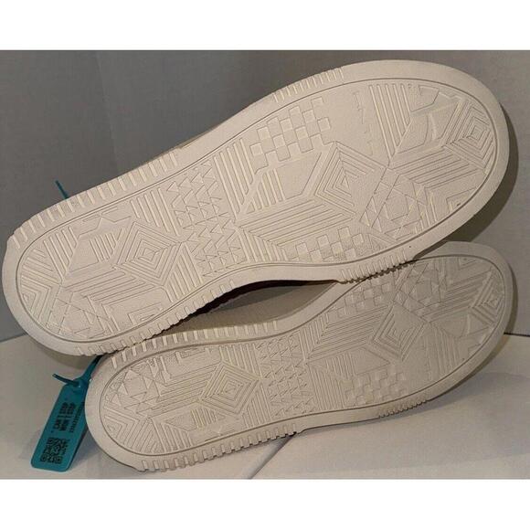 Athletic_Shoes